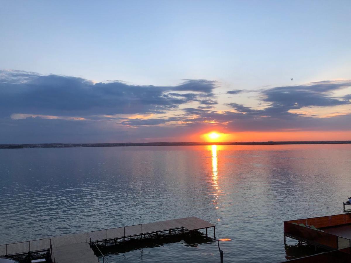 Mamaia Lake View Apartment ภายนอก รูปภาพ