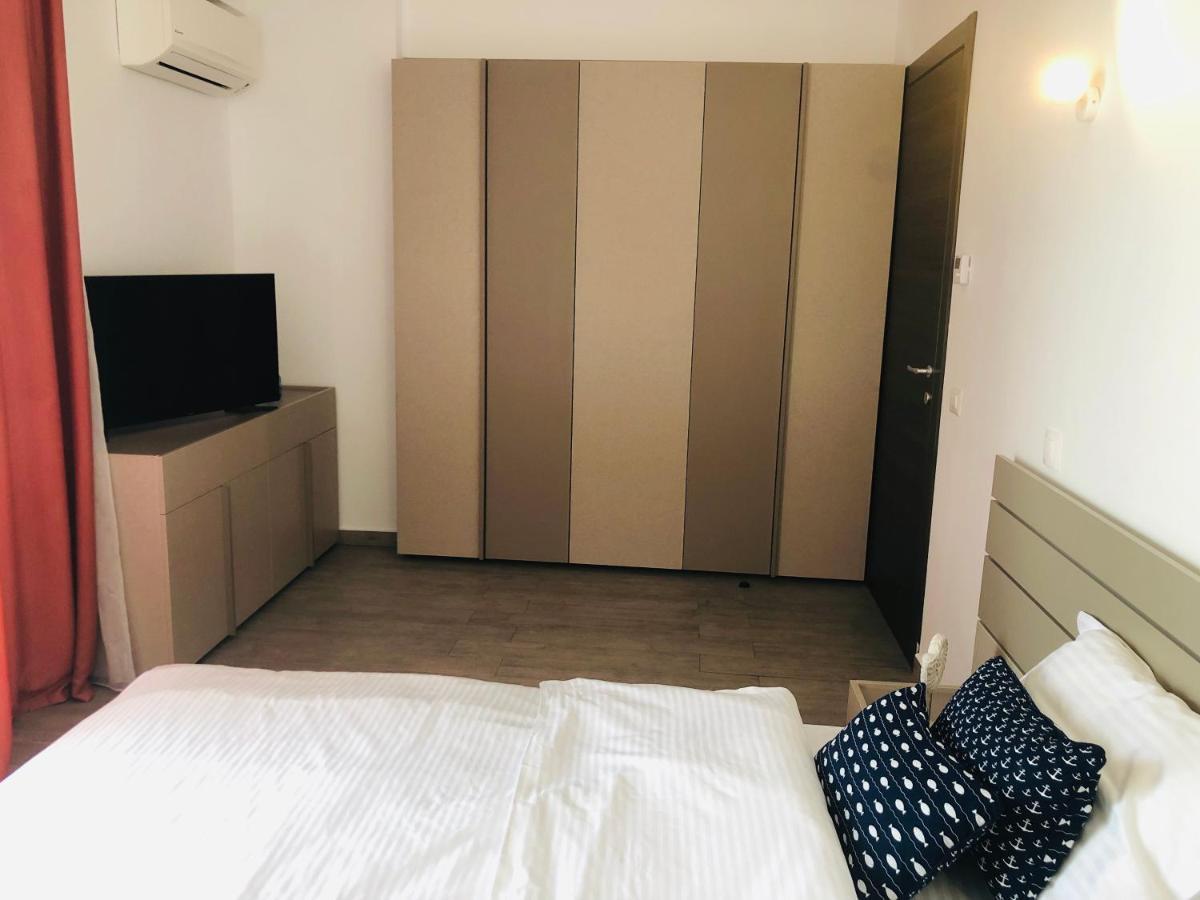 Mamaia Lake View Apartment ภายนอก รูปภาพ